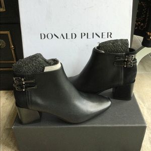 NIB Donald Pliner Black Buckle Ankle Booties
